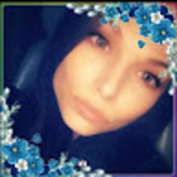 Meet your Posher, Tanya! - Picture 1 of 2